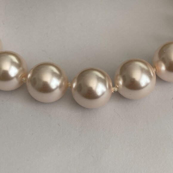 Vintage Cream Glass Pearl Necklace 18-21" 15mm Hand Knotted Matinee Gold Tone - Picture 7 of 11